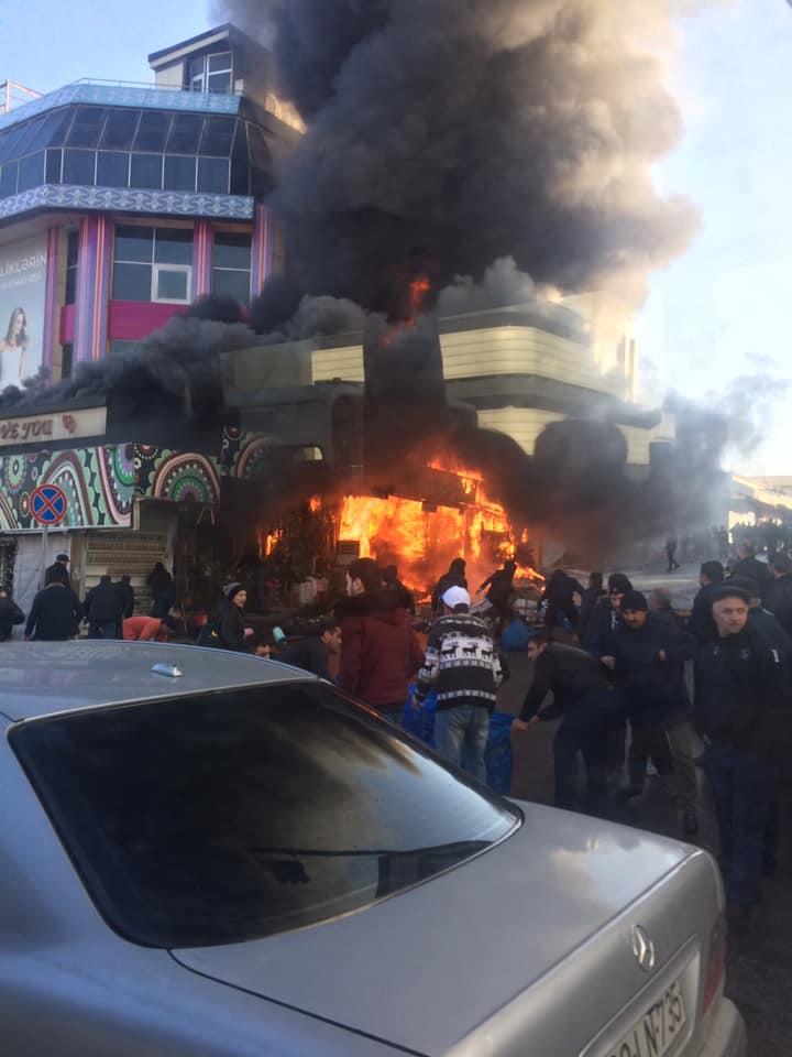 Шокирующие кадры страшного пожара в Баку