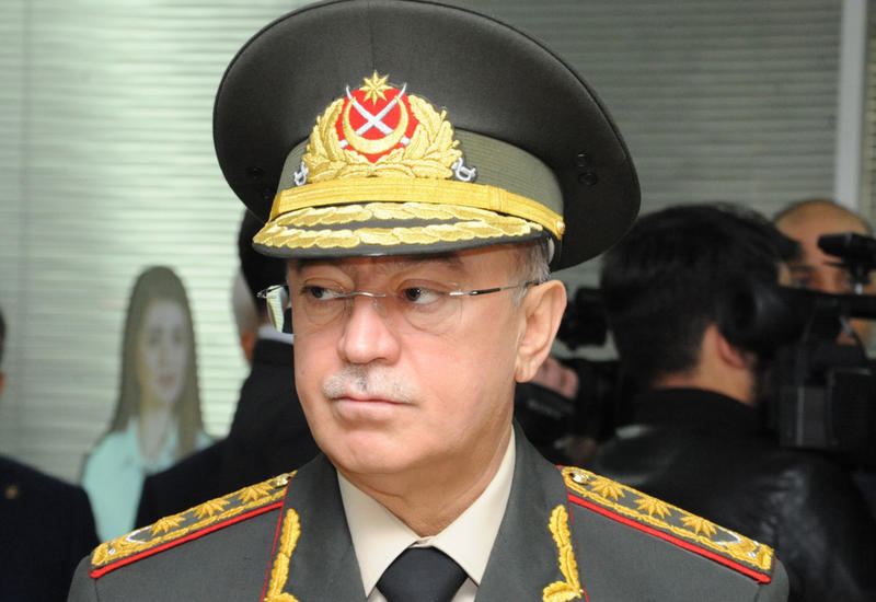 Глава МЧС прибыл на место крупного пожара в Баку