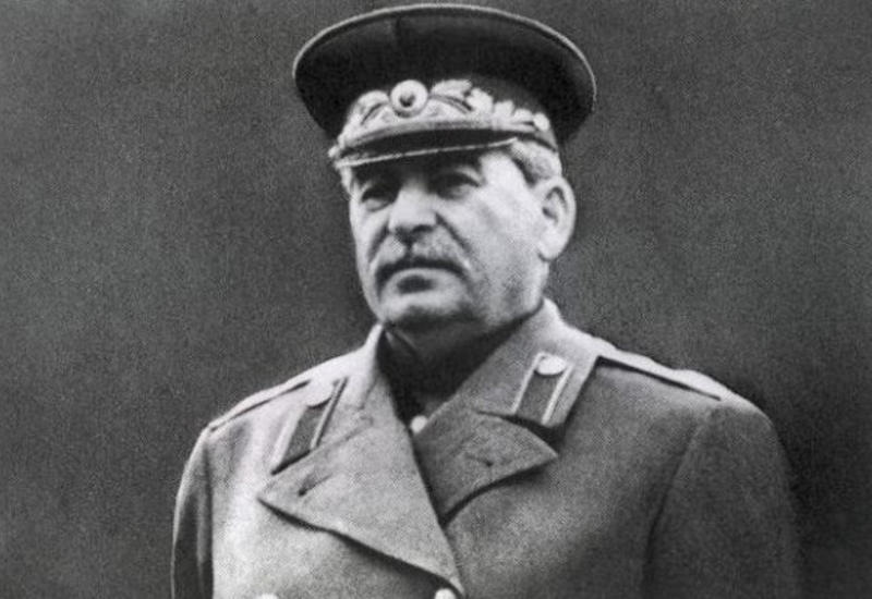 Почему генералиссимус Сталин никогда не одевал мундир под это звание