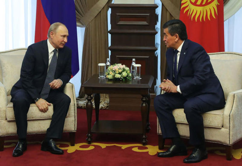 Qırğızıstan prezidenti Putinə at və it bağışladı
