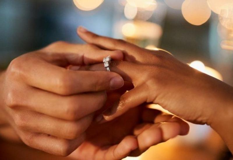 Девушка устала ждать и сделала предложение «руки и сердца» возлюбленному