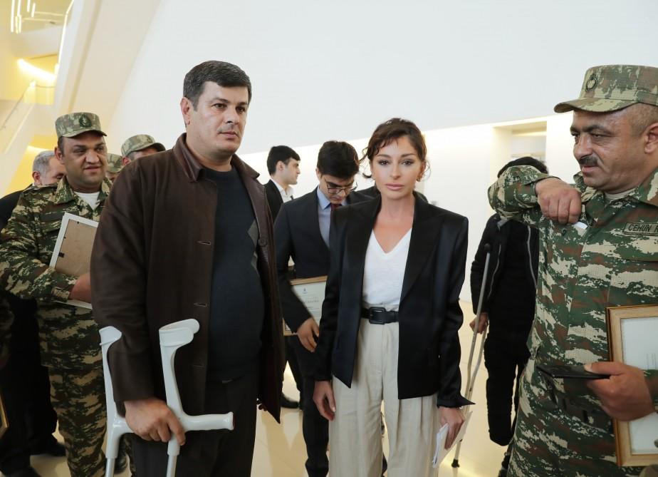 Первый вице-президент Мехрибан Алиева встретилась с военнослужащими, которых обеспечили высокотехнологичными протезами