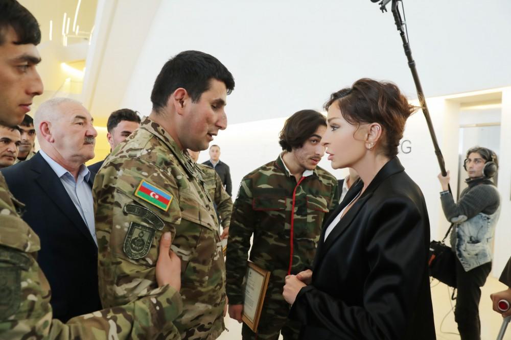 Первый вице-президент Мехрибан Алиева встретилась с военнослужащими, которых обеспечили высокотехнологичными протезами