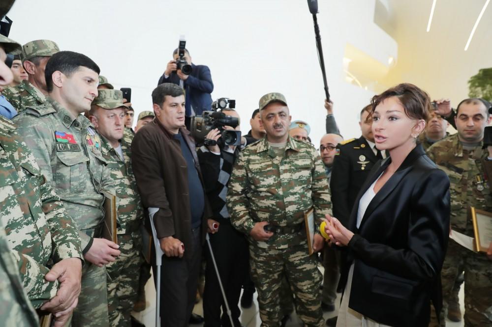 Первый вице-президент Мехрибан Алиева встретилась с военнослужащими, которых обеспечили высокотехнологичными протезами