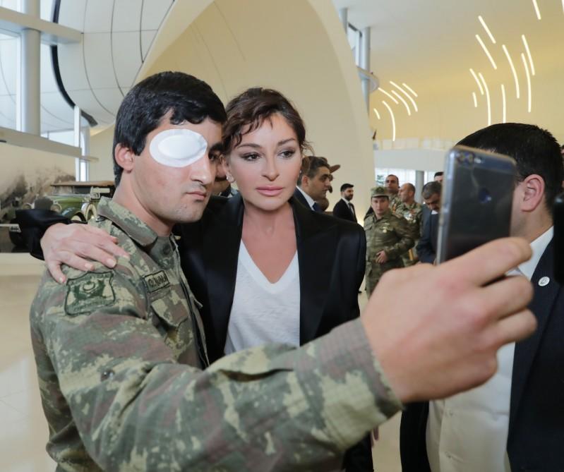 Первый вице-президент Мехрибан Алиева встретилась с военнослужащими, которых обеспечили высокотехнологичными протезами