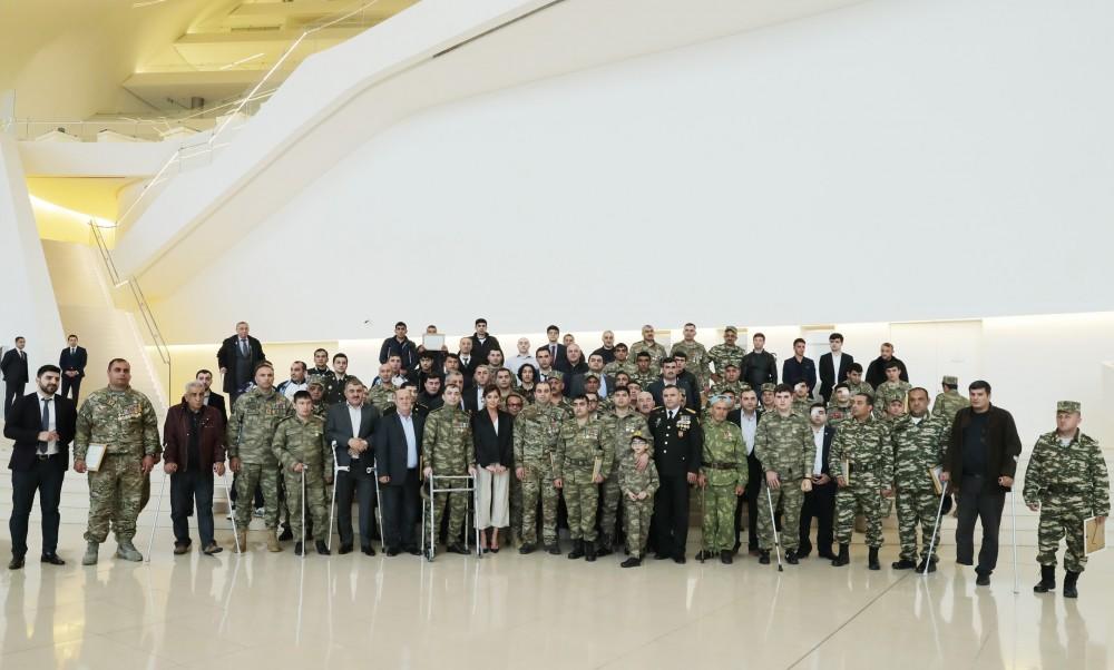 Первый вице-президент Мехрибан Алиева встретилась с военнослужащими, которых обеспечили высокотехнологичными протезами