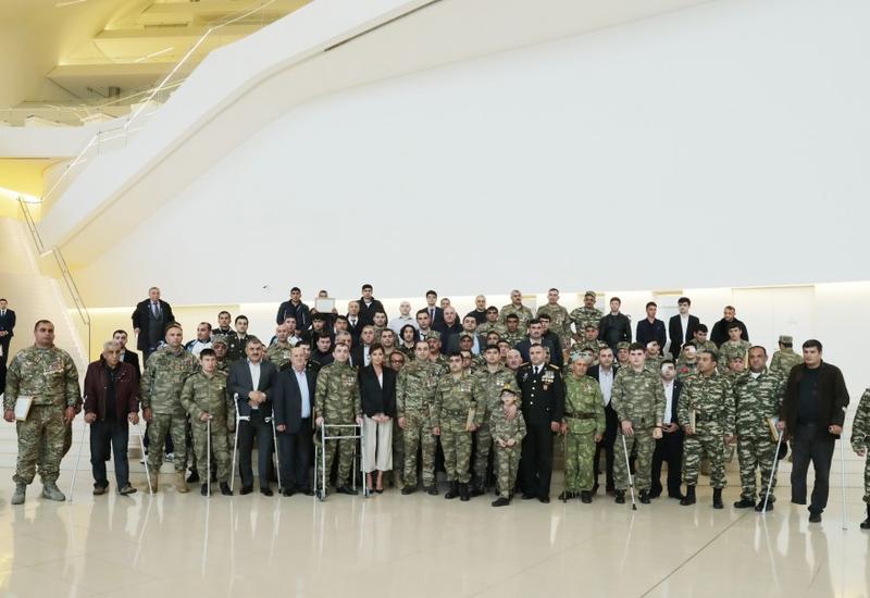 Первый вице-президент Мехрибан Алиева встретилась с военнослужащими, которых обеспечили высокотехнологичными протезами