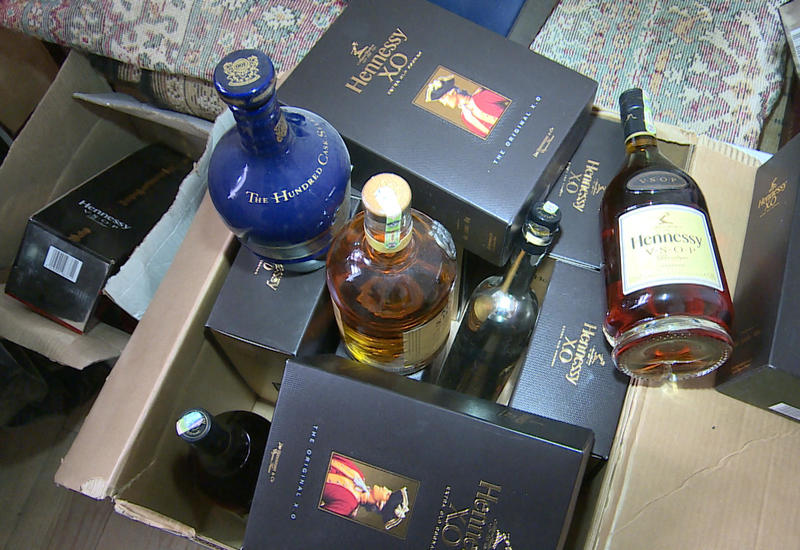 В Баку накрыли цех, "производивший" Hennessy XO