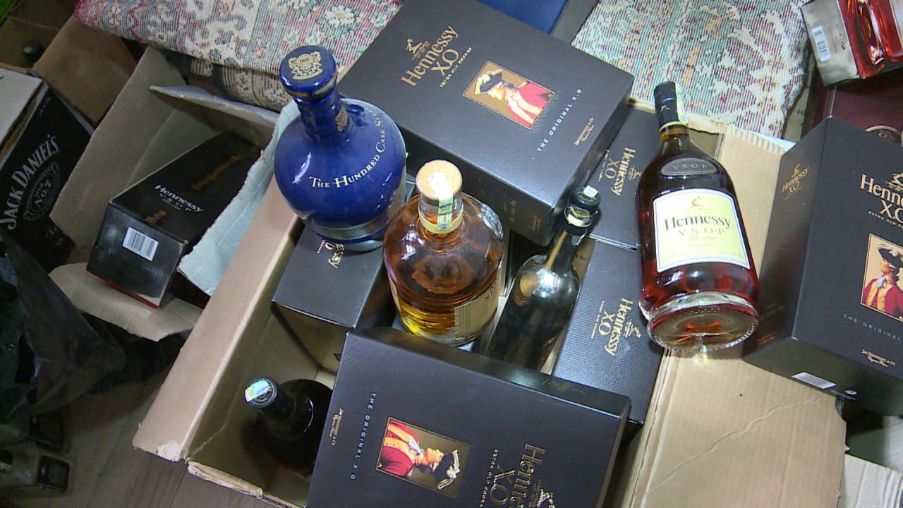 В Баку накрыли цех, "производивший" Hennessy XO