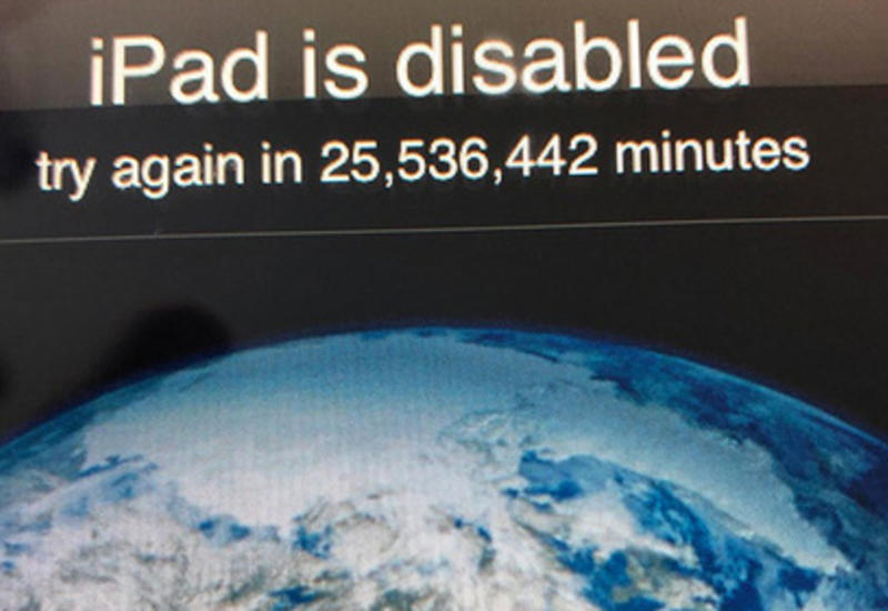 Ребенок заблокировал iPad на полвека