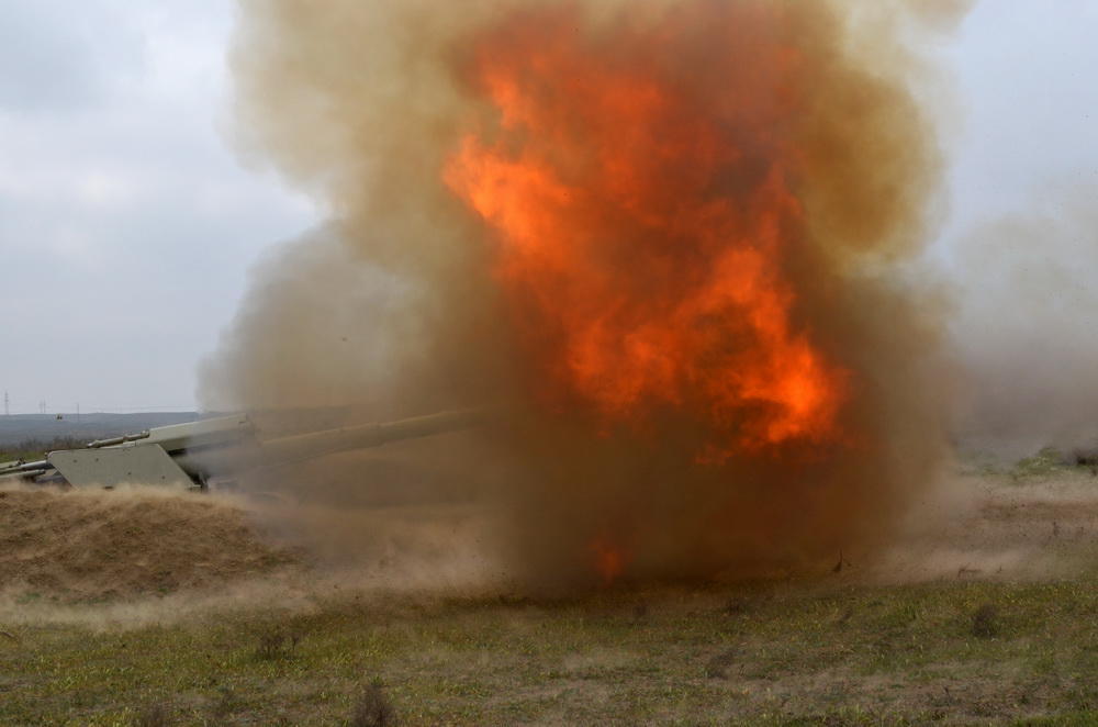 Боевые стрельбы азербайджанской армии в прифронтовой полосе