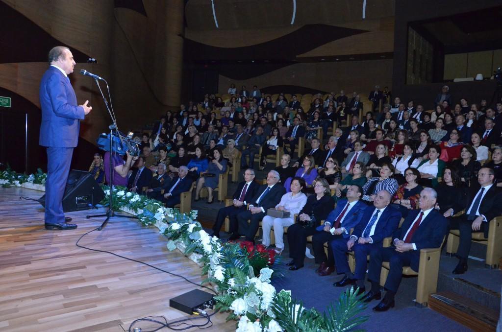 В Баку отметили 80-летие видного кинорежиссера Тофига Исмайлова