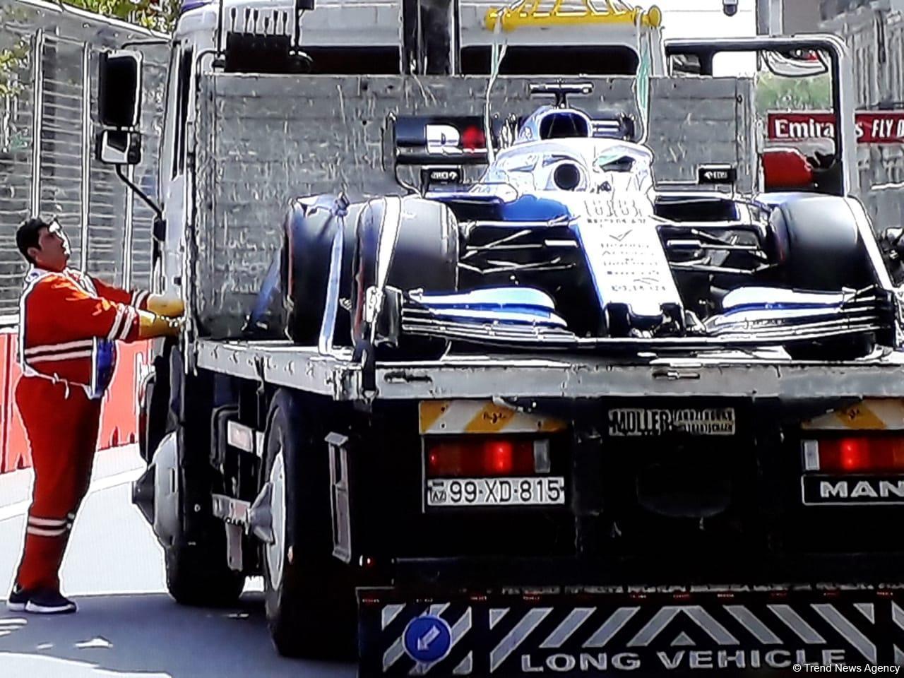 Жесткая авария на Формуле-1 в Баку: в болид влетел канализационный люк