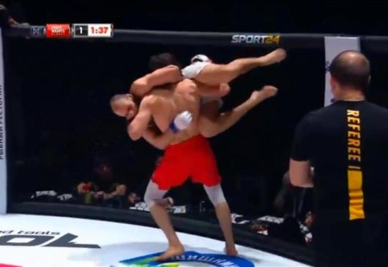 Боец MMA поднял соперника и обрушил его приемом из рестлинга
