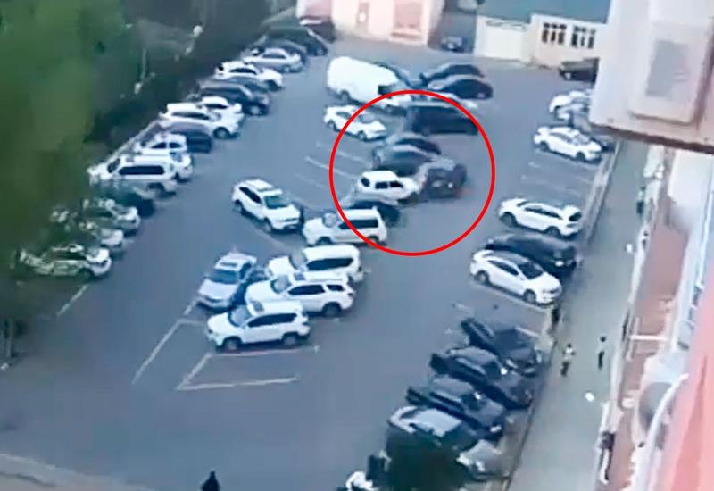 В Баку внедорожник протаранил 12 автомобилей