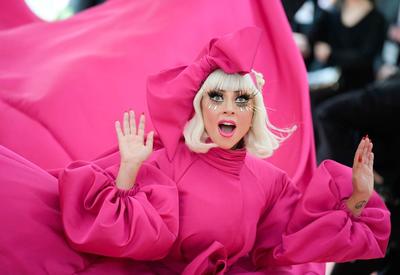 4 эпатажных образа Леди Гаги на Met Gala <span class="color_red">- ФОТО</span>