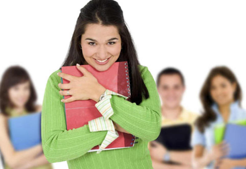 Стало известно число абитуриентов, подающих заявления в вузы