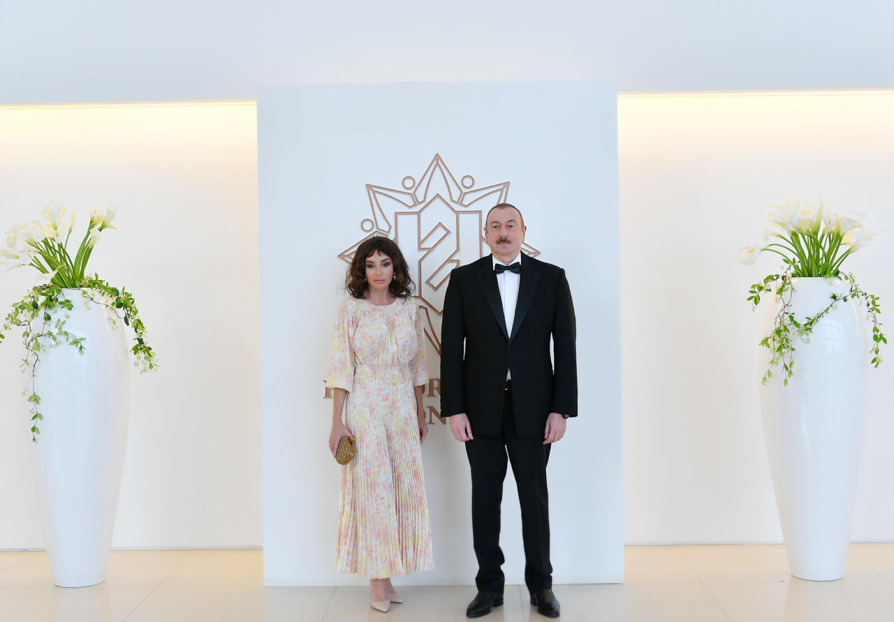 Президент Ильхам Алиев и Первая леди Мехрибан Алиева приняли участие в торжественной церемонии, посвященной 96-летию Гейдара Алиева и 15-летию Фонда Гейдара Алиева