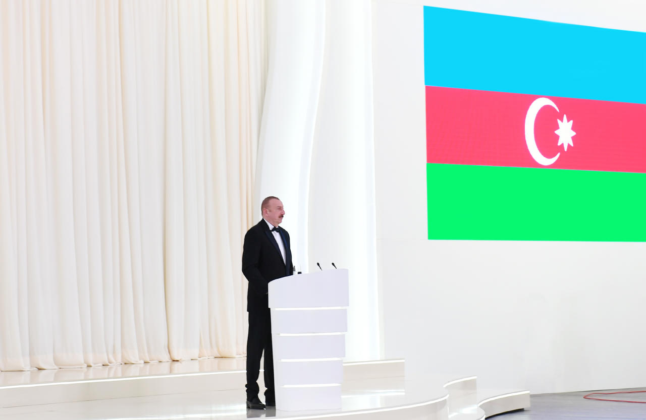 Президент Ильхам Алиев и Первая леди Мехрибан Алиева приняли участие в торжественной церемонии, посвященной 96-летию Гейдара Алиева и 15-летию Фонда Гейдара Алиева