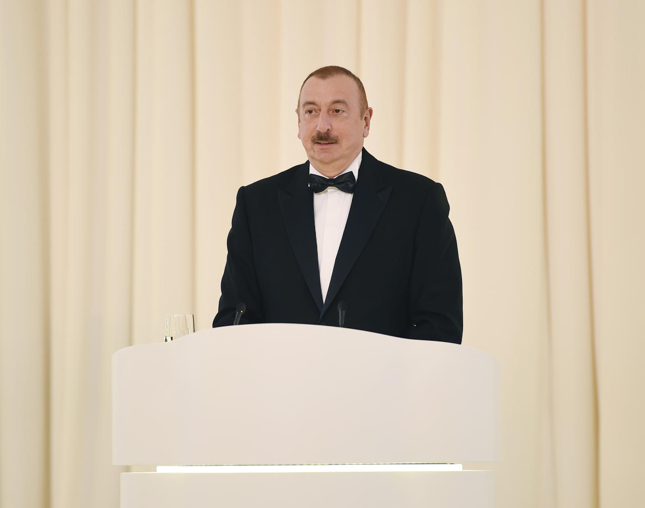 Президент Ильхам Алиев и Первая леди Мехрибан Алиева приняли участие в торжественной церемонии, посвященной 96-летию Гейдара Алиева и 15-летию Фонда Гейдара Алиева