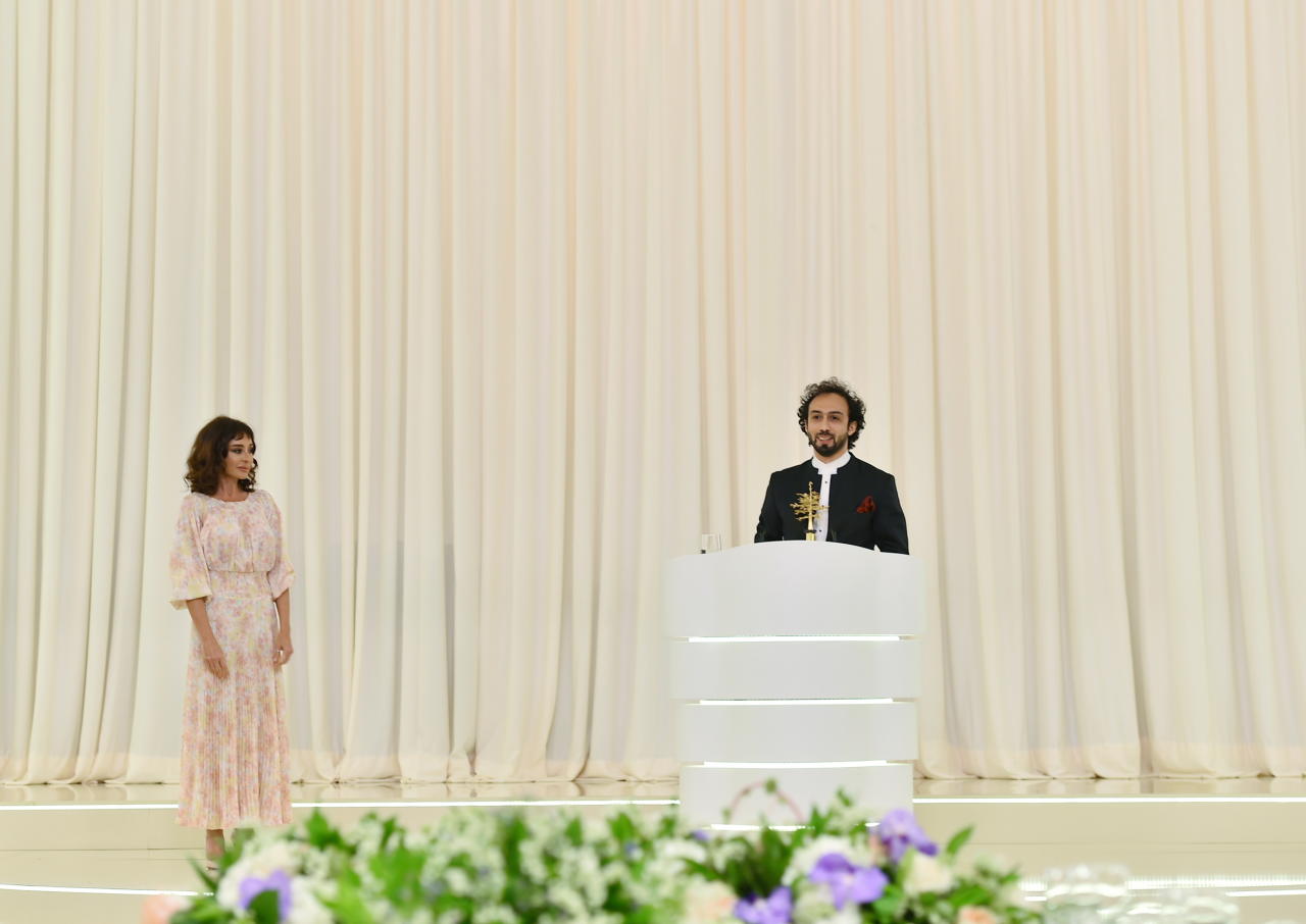 Президент Ильхам Алиев и Первая леди Мехрибан Алиева приняли участие в торжественной церемонии, посвященной 96-летию Гейдара Алиева и 15-летию Фонда Гейдара Алиева