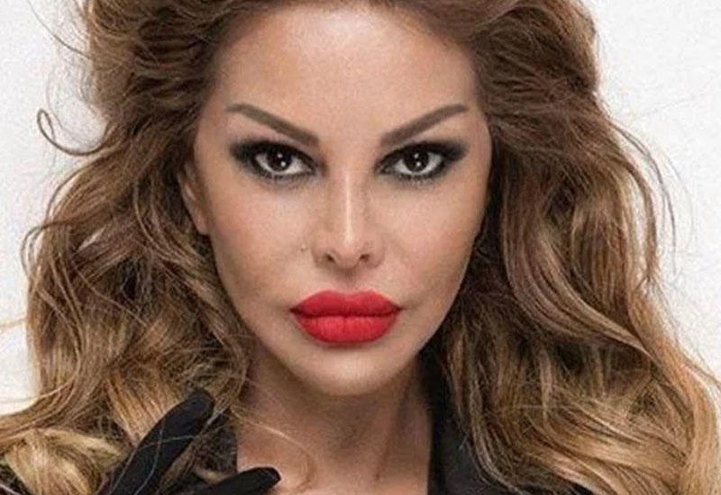 Aygün Kazımova küçədə mahnı oxudu