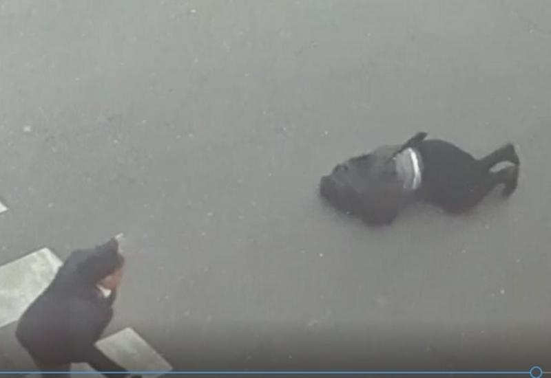 Страшные кадры: в Баку водитель въехал в людей на "зебре", есть погибшие