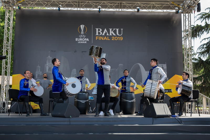 Легендарный кубок Лиги Европы UEFA прибыл в Гянджу