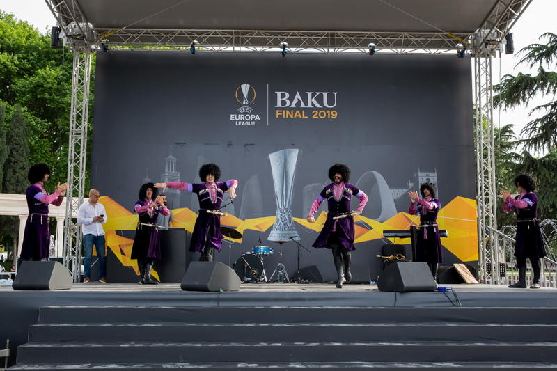 Легендарный кубок Лиги Европы UEFA прибыл в Гянджу