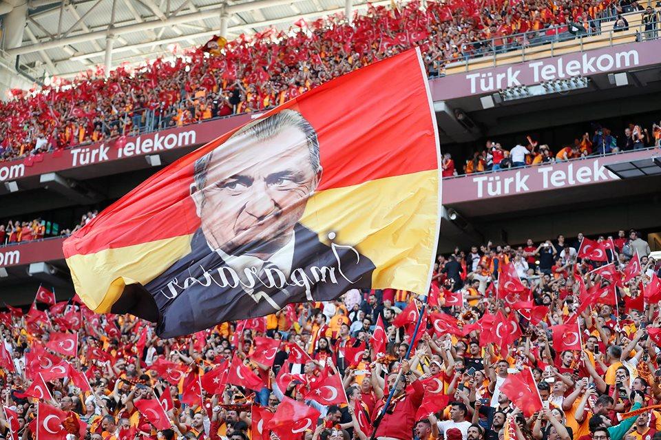 "Галатасарай" в 22-й раз выиграл чемпионат Турции по футболу