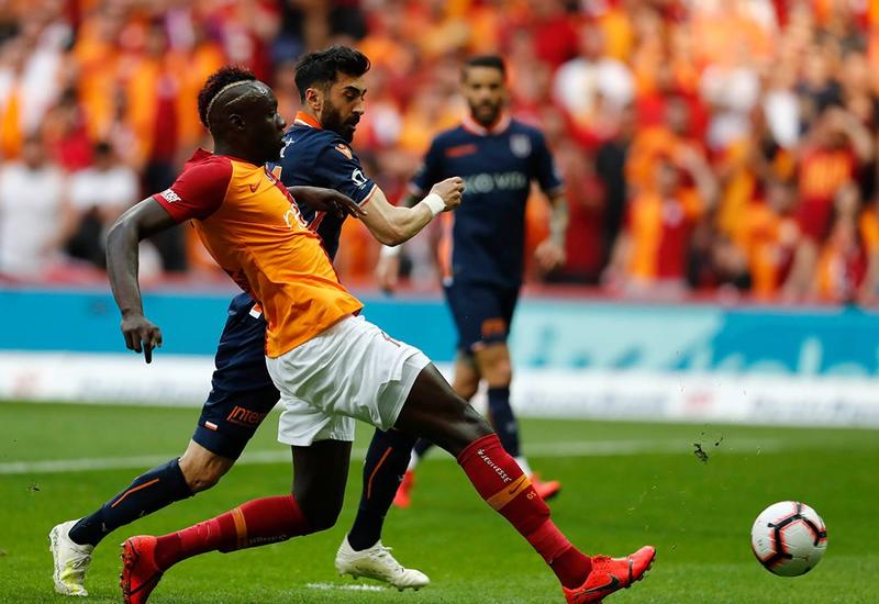 "Галатасарай" в 22-й раз выиграл чемпионат Турции по футболу