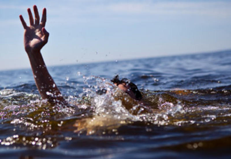 Xəzər dənizində bir nəfər batıb