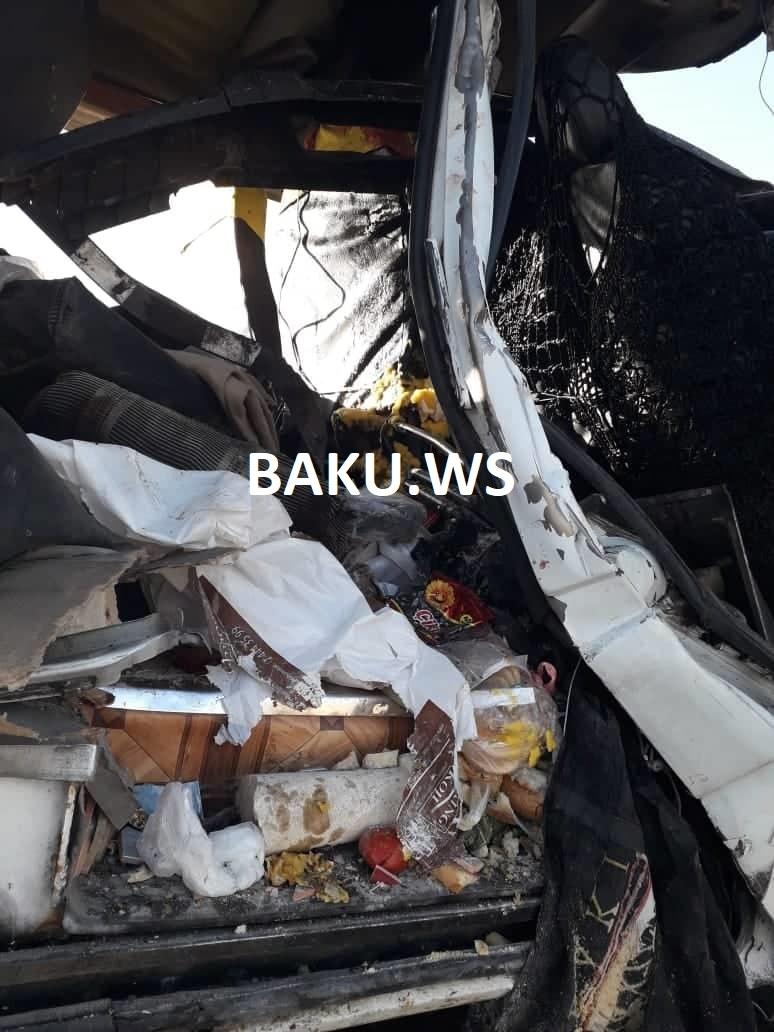 В Азербайджане "КамАЗ" столкнулся с микроавтобусом, есть погибшие