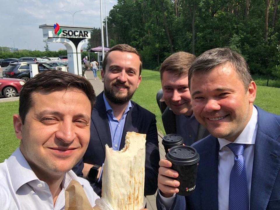 Владимир Зеленский ​​​​​​рекомендует всем шаурму от SOCAR