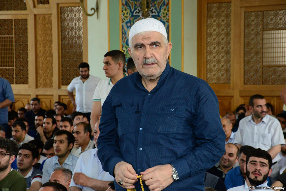 В мечети Тезепир совершен намаз по случаю праздника Рамазан