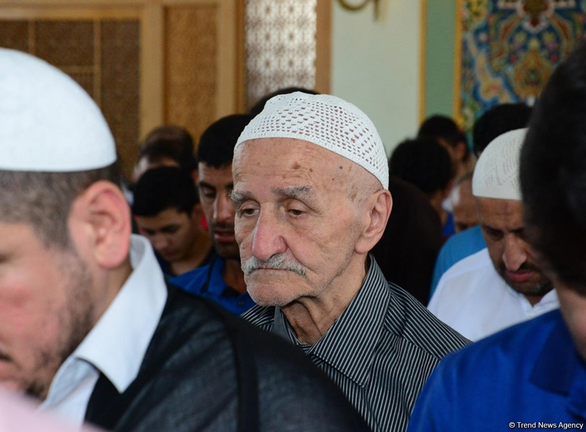 В мечети Тезепир совершен намаз по случаю праздника Рамазан