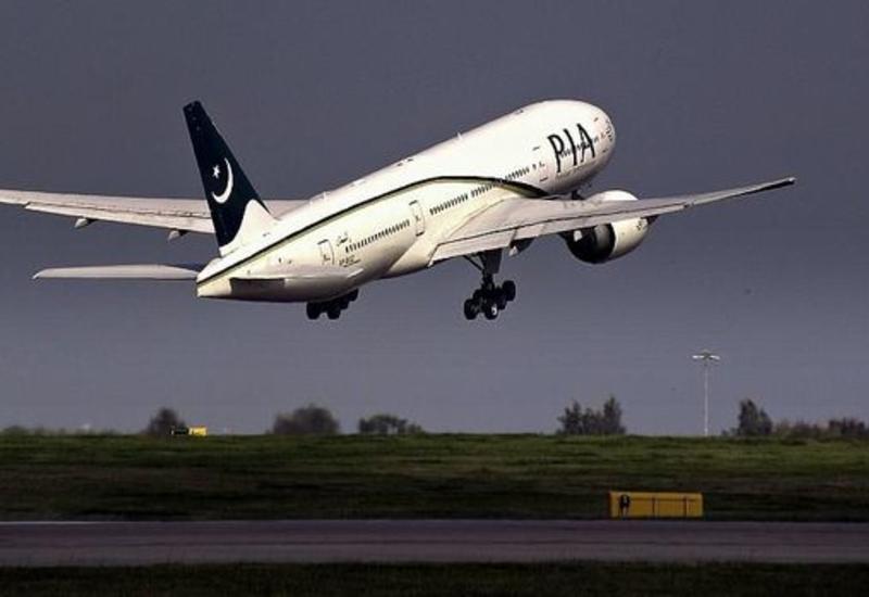 Sərnişin təyyarədə tualet qapısı əvəzinə çıxış qapısını açdı, aləm qarışdı