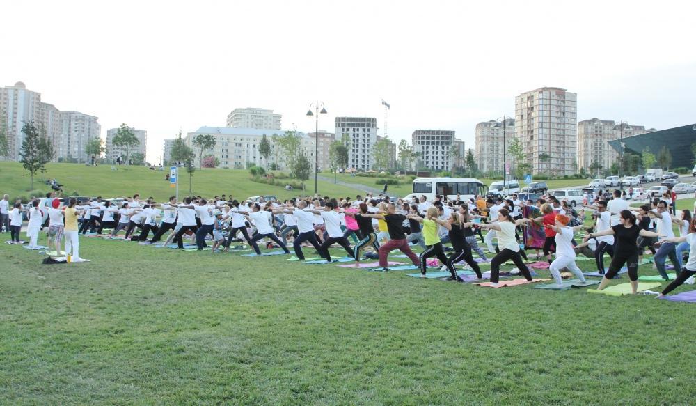В парке Центра Гейдара Алиева организована сессия по йоге
