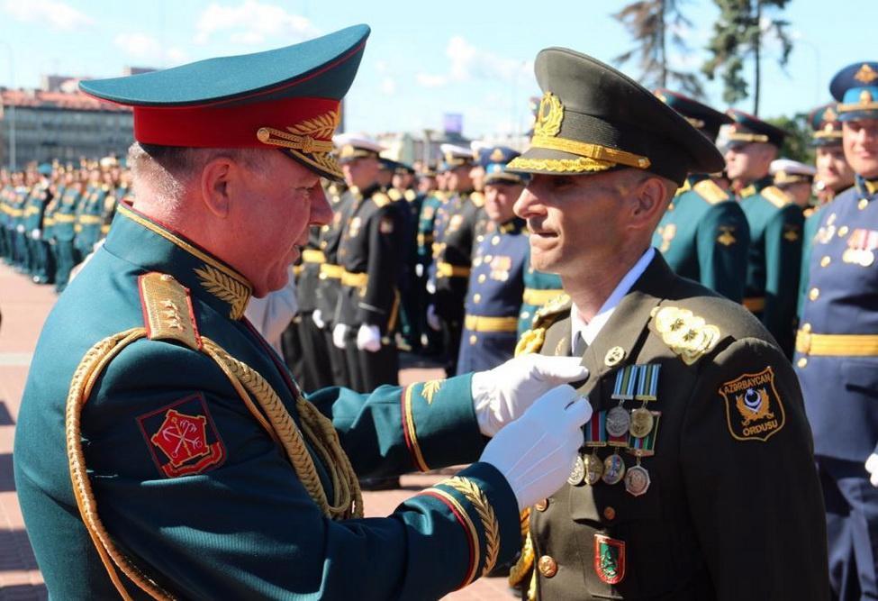 Азербайджанские офицеры окончили Военную академию в России с золотой медалью и красными дипломами