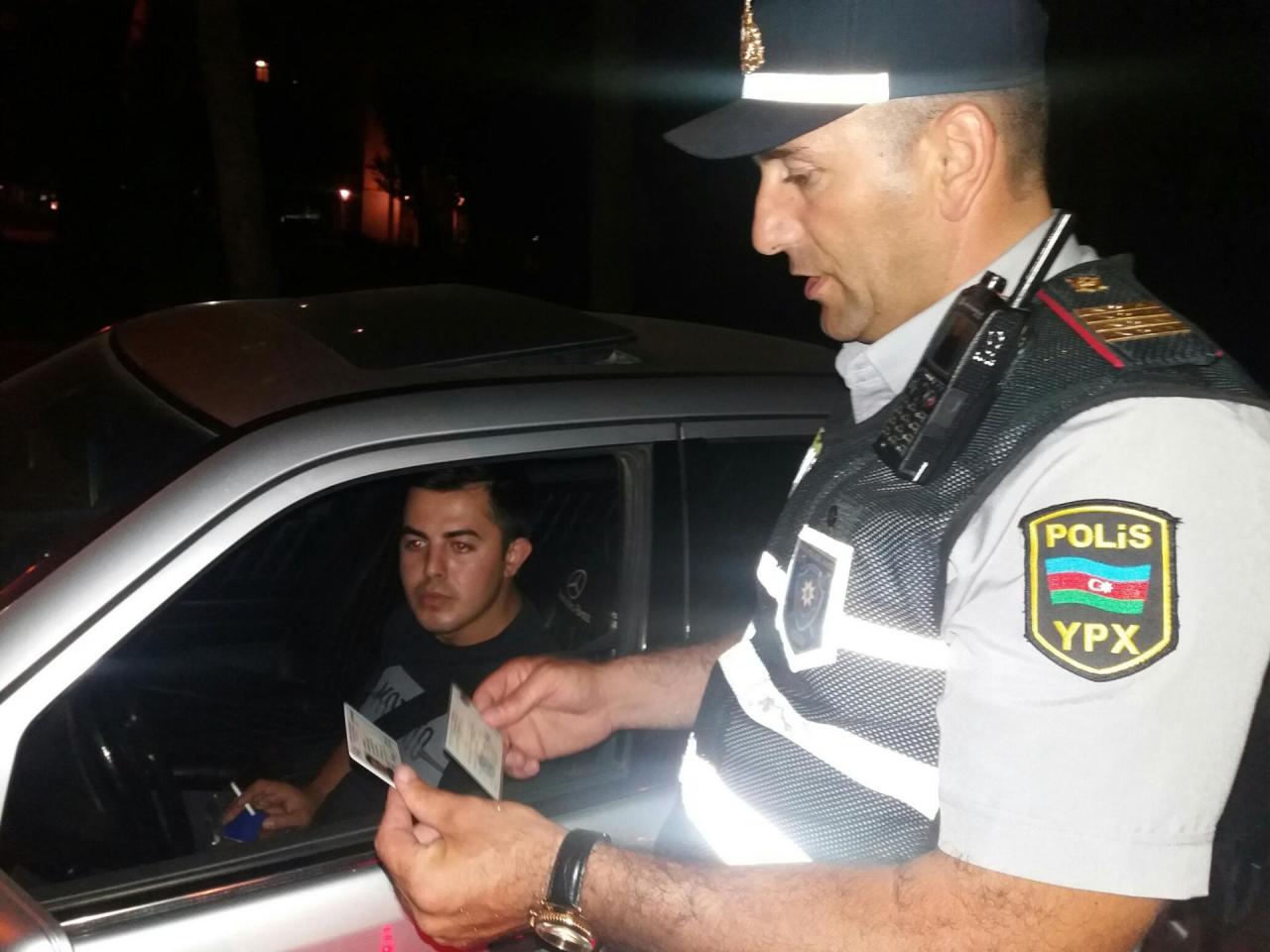 Рейды дорожной полиции в Баку, остановлены десятки автомобилей