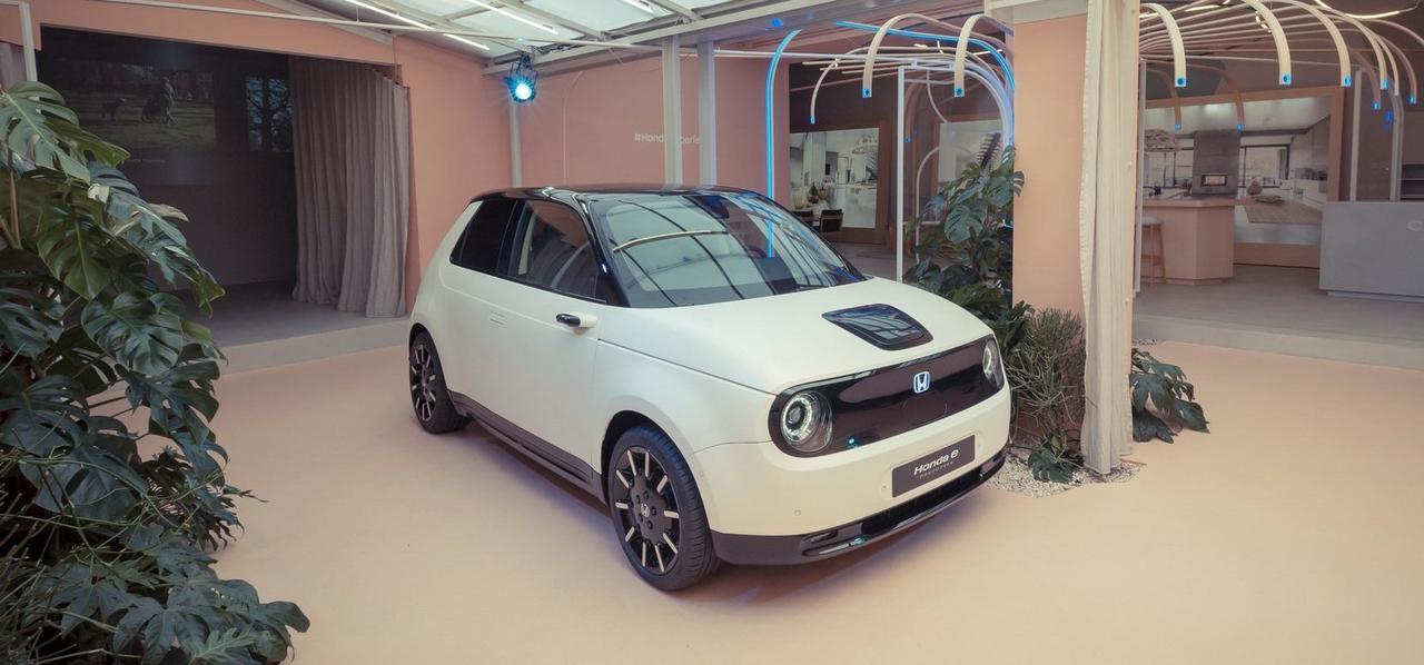 Cтали известны характеристики произведшего фурор е-мобиля Honda