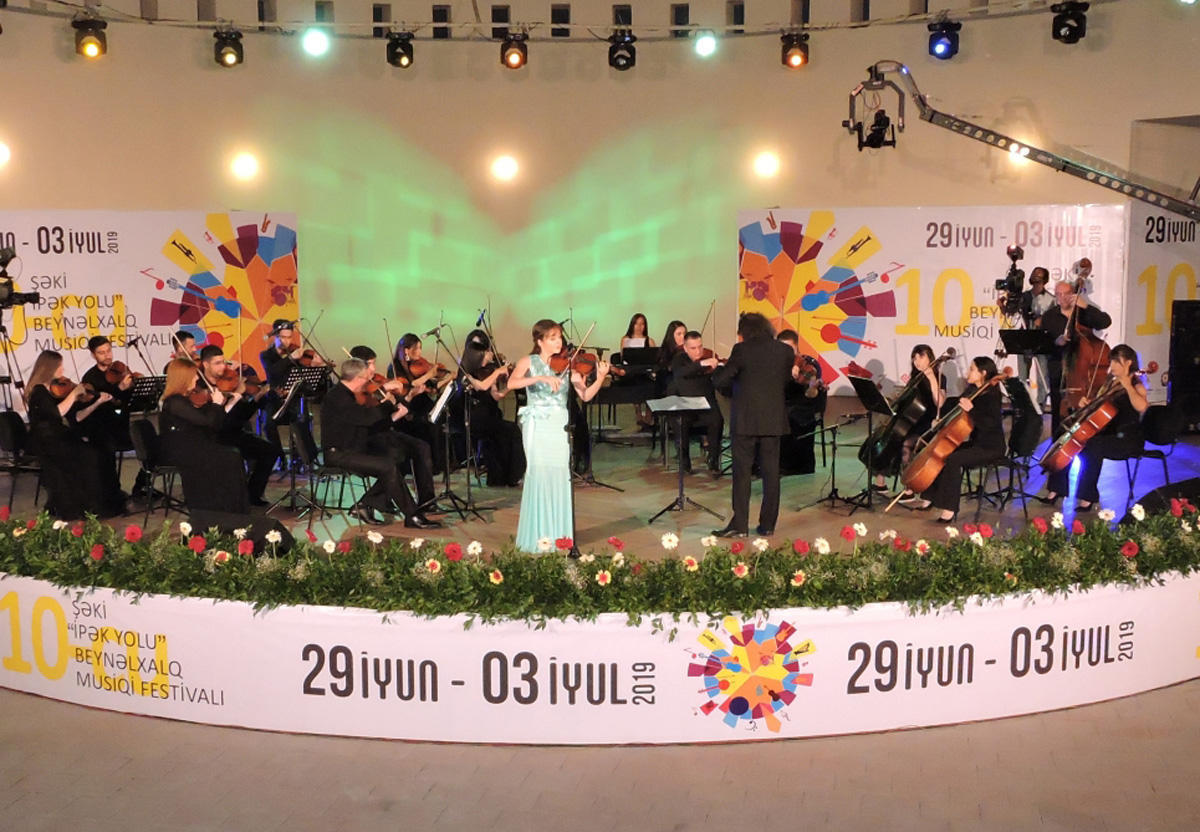 В Шеки прошел прекрасный концерт камерного оркестра