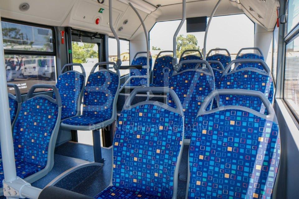 В Баку привезли новые автобусы