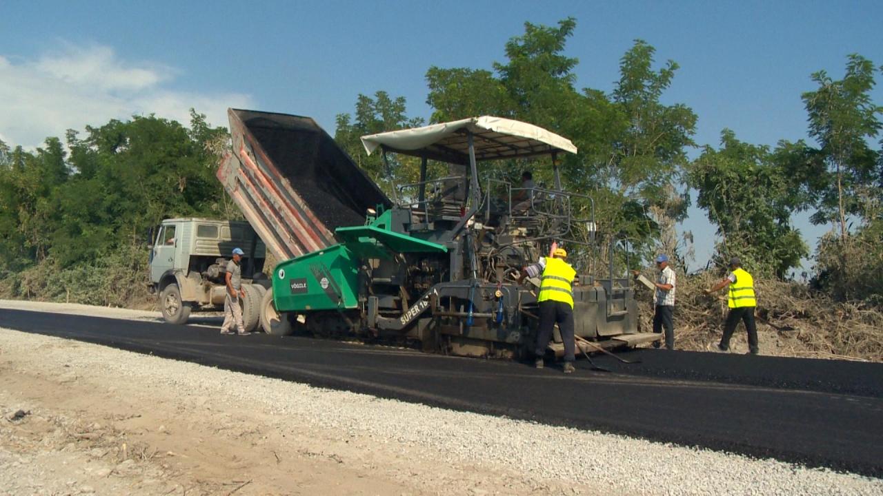 В регионах Азербайджана ремонтируют дороги