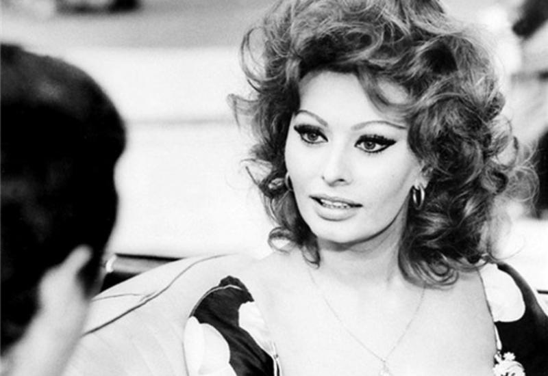 Sofi Loren kinoya qayıdır