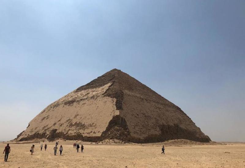 В Египте уникальную «ломаную» пирамиду открыли для туристов