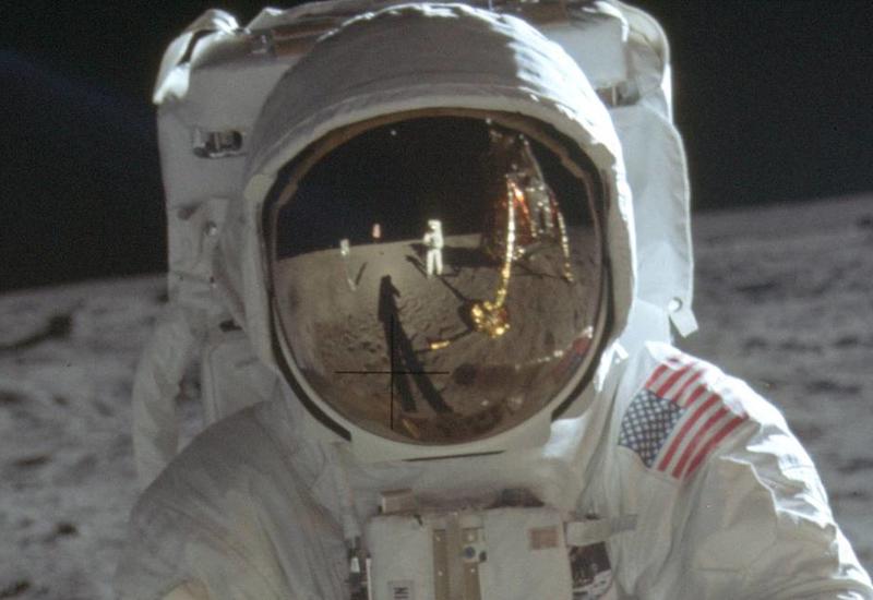 Страницы из плана полета Apollo 11 продали на аукционе за огромную сумму