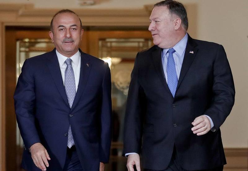 Главы МИД Турции и США обсудили ситуацию с С-400