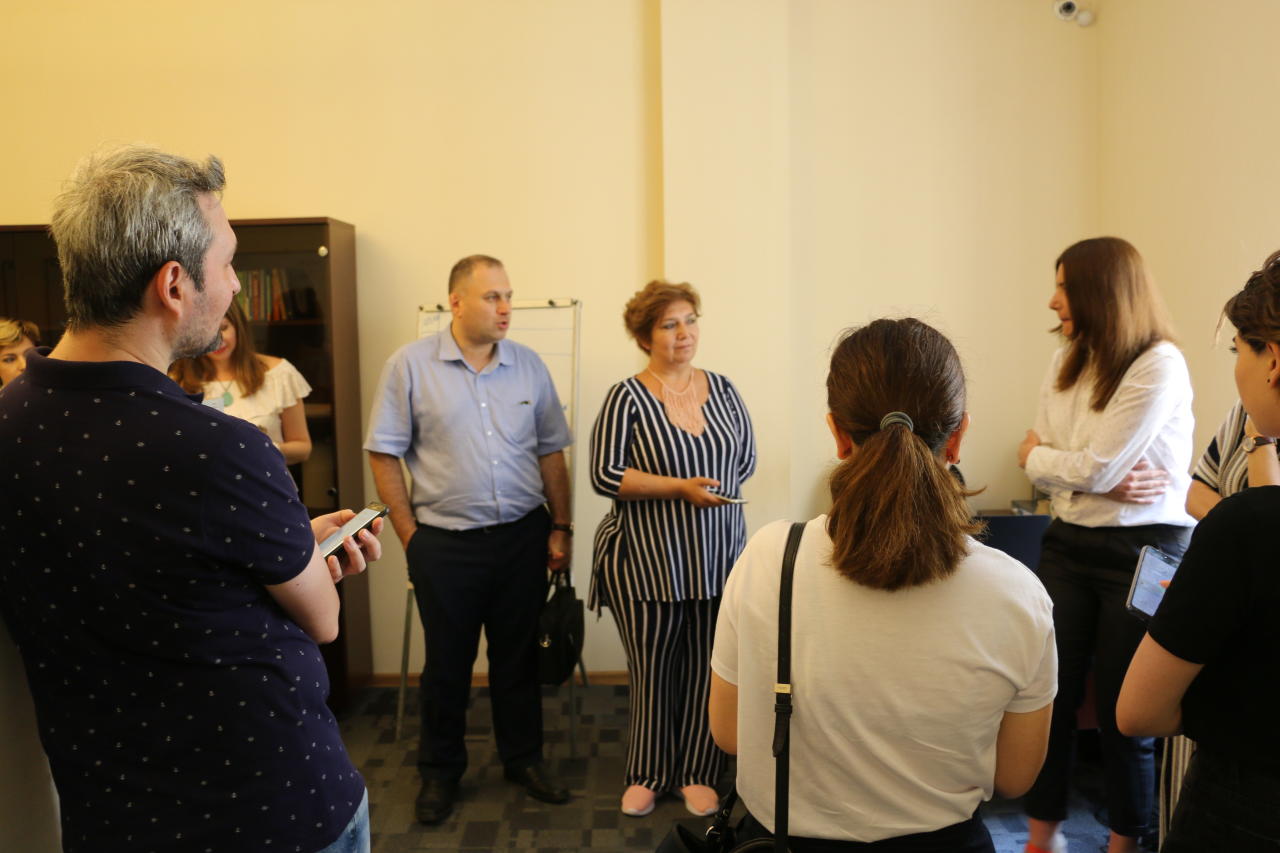 Что подарить журналисту на День журналиста, или Почему «во мне умер продавец – консультант»!
