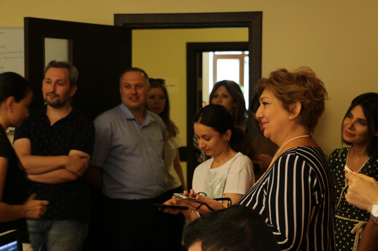 Что подарить журналисту на День журналиста, или Почему «во мне умер продавец – консультант»!